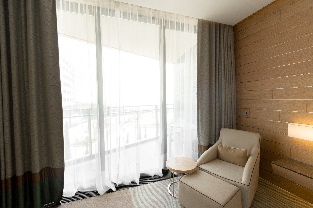 Tips for Perfectly Layering Curtains and Lights for Creating An Ambience